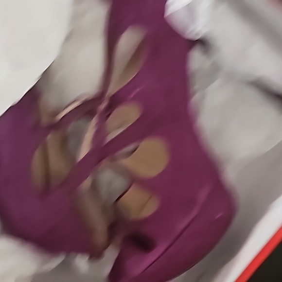 Beautiful Guess Heels 💗 - Picture 5 of 6